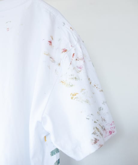 "色彩手刷りと刻まれた名前のTシャツ 第五色" T-shirt with hand-printed colors and engraved name