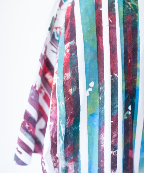 "色彩手刷りと刻まれた名前のTシャツ 第四色" T-shirt with hand-printed colors and engraved name