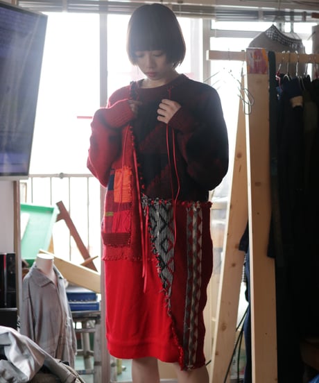 "彼女が忘れていった口紅" Rouge she forgot, reconstructed from red knit vintages