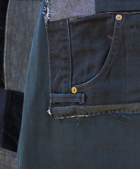 "孤独な赤は美しい" Black patchwork denim with lonely Red, Rebuild by Vintages
