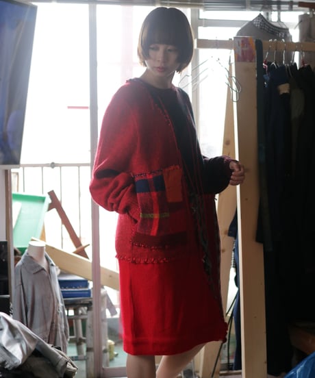 "彼女が忘れていった口紅" Rouge she forgot, reconstructed from red knit vintages