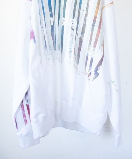 "色彩手刷りと白く刻まれた名前のトレーナー 第二色" Trainer with hand-printed colors and engraved white name