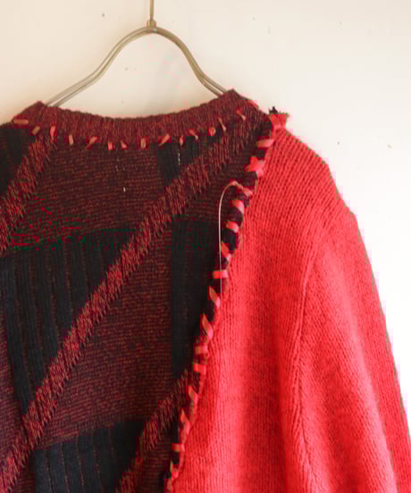 "彼女が忘れていった口紅" Rouge she forgot, reconstructed from red knit vintages