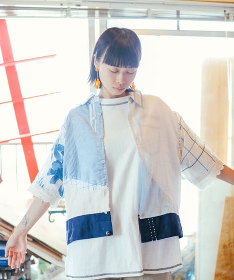 "花とシーグラス" Short-sleeved shirt with floral pattern and sea glass color., reconstructed from vintages