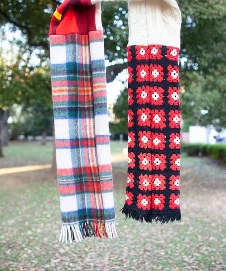 "やさしい花" Vintage knit Rebuild Muffler by kindful flowers