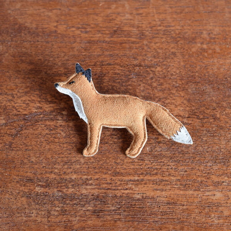 ブローチ キツネ | 革細工まつした