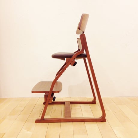 【受注生産】lec-0003　アップライトチェア（フレーム：ウォールナット + 布10色 or 合成皮革10色）