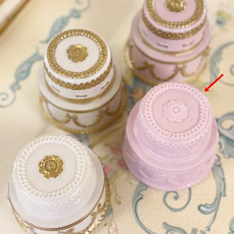 VILLARI リボンガーランド  ケーキ型ボックスD  キャンドル入り   ピンク