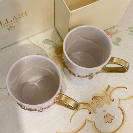 VILLARI リボンガーランドのマグカップ  ホワイトまたはピンク