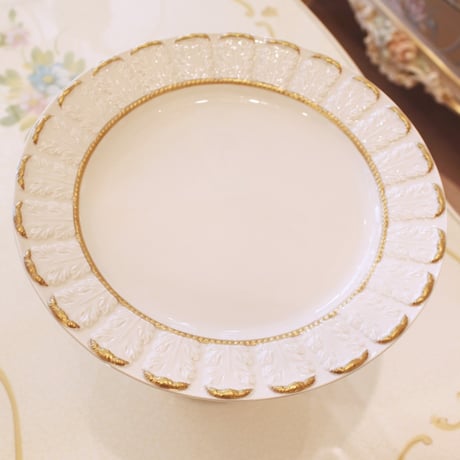 VILLARI リボンガーランド模様のケーキスタンド1