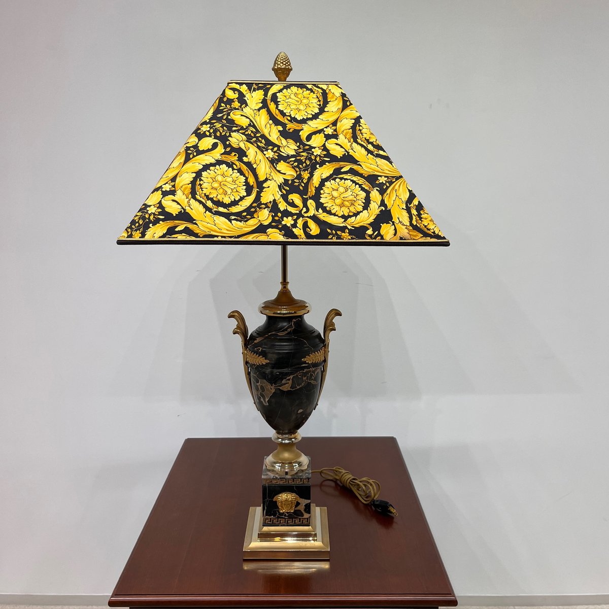 展示品ヴェルサーチホーム 最高級センターテーブル 　リビングテーブル　レオパード 展示品ヴェルサーチホーム 最高級センターテーブル リビングテーブル