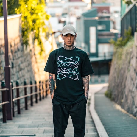 KOSULI CROSSING HANDS  T-SHIRTS/ コスリ　クロッシング　ハンズ　Tシャツ