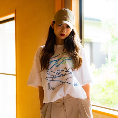 KOSULI CROSSING HANDS  T-SHIRTS/ コスリ　クロッシング　ハンズ　Tシャツ