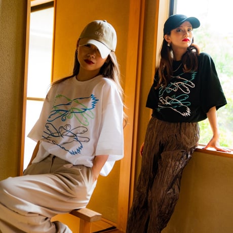 KOSULI CROSSING HANDS  T-SHIRTS/ コスリ　クロッシング　ハンズ　Tシャツ