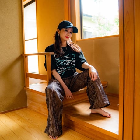 KOSULI CROSSING HANDS  T-SHIRTS/ コスリ　クロッシング　ハンズ　Tシャツ