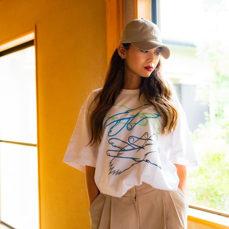 KOSULI CROSSING HANDS  T-SHIRTS/ コスリ　クロッシング　ハンズ　Tシャツ