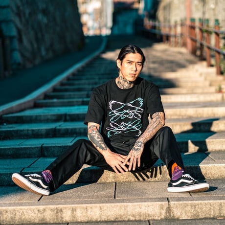 KOSULI CROSSING HANDS  T-SHIRTS/ コスリ　クロッシング　ハンズ　Tシャツ