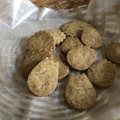「からだ想いのごほうび時間に」ひよこ豆粉とアーモンドのフラワークッキーL