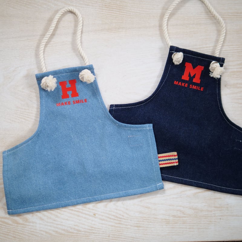 伊太利屋　イタリヤ　デニムエプロン サングラス犬刺繍　ポケット付き　11号 デニムエプロン（ライトブルー）MAKE SMILE | 犬服ブランドアイヌーン