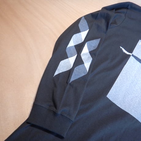 LONG SLEEVE T-SHIRT