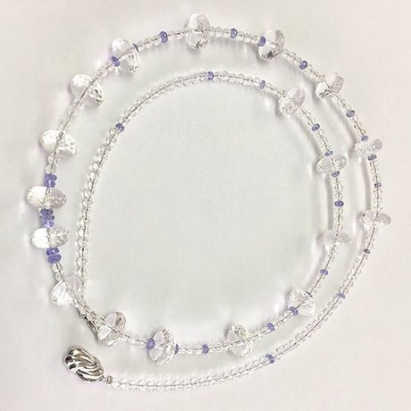 水晶とタンザナイトのロングネックレス
