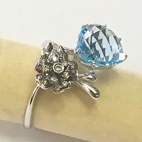 K18WGブルートパーズとダイヤモンドのリング