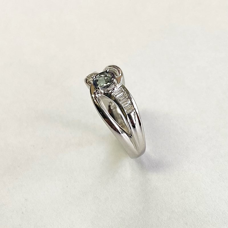 Pt900 アレキサンドライトリング | ジュエリーおかだ オンライン Pt900 アレキサンドライトリング | ジュエリーおかだ オンライン