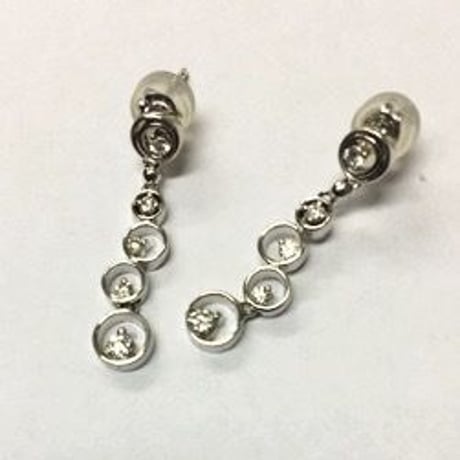 K18WGダイヤピアス