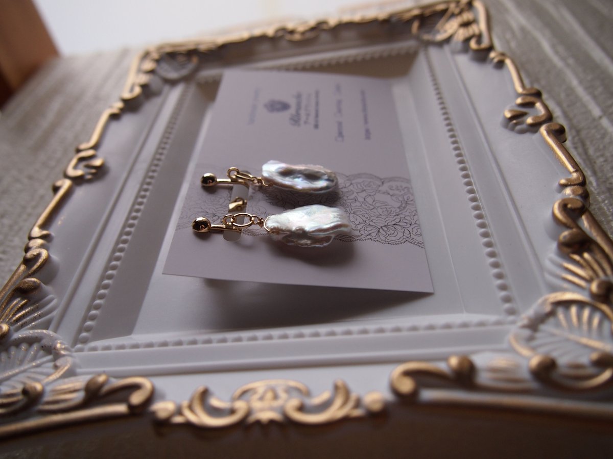 741 花びら ♡ くすみグレーのガラスとネイビーパールのピアス イヤリング