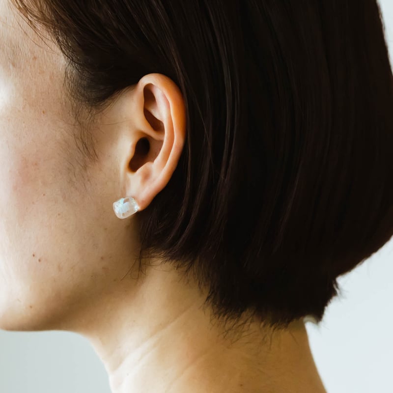 未使用 hazama ピアス　ブラック×オーロラ 未使用 hazama ピアス ブラック×オーロラ 未使用 hazama ピアス