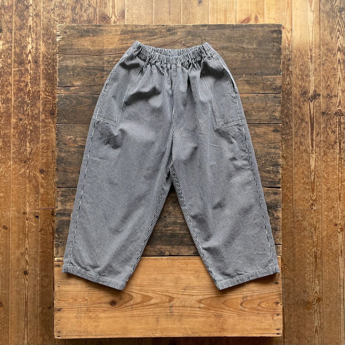 homspun 10oz ヒッコリー&ホワイトデニム ギャザーパンツ | SEEP STORE