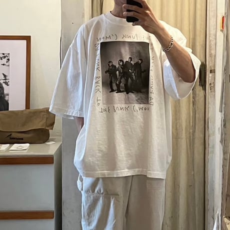 Celebration and Dance ドロップショルダーT-shirt A（ホワイト）  : photo by Junji Ishiguro