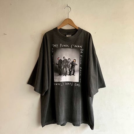 Celebration and Dance ドロップショルダーT-shirt B（シャドウ） : photo by Junji Ishiguro