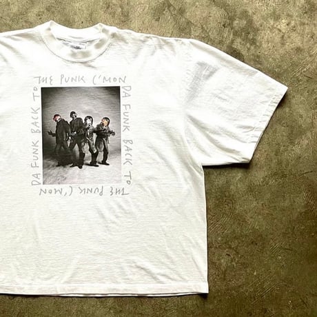 Celebration and Dance ドロップショルダーT-shirt A（ホワイト）  : photo by Junji Ishiguro