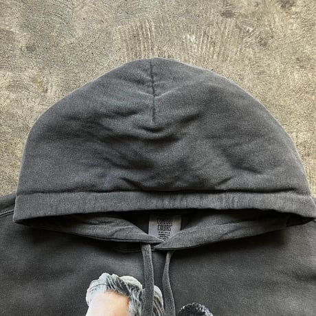 THE TIES THAT BIND Hoodie A（ペッパー）: photo by 三田正明