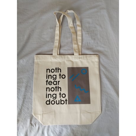 DONATION (寄付5,000円)→トートバッグ：nothing to fear nothing to doubt（グレー×ブルー／アブストラクト・プリント）