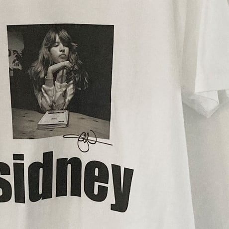 "Sidney" photo by Jonathan Worth  / designed by 西村浩平（DIGAWEL）