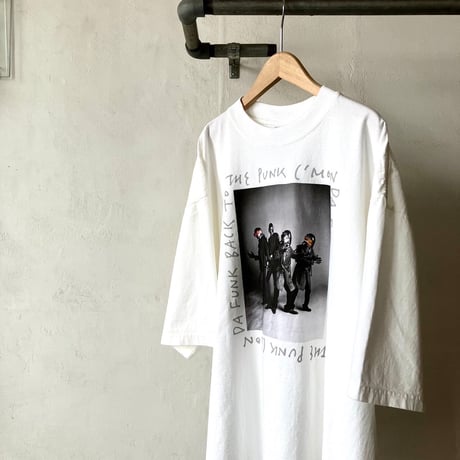 Celebration and Dance ドロップショルダーT-shirt A（ホワイト）  : photo by Junji Ishiguro