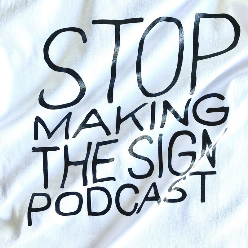 STOP MAKING THE SIGN PODCAST T-shirt（ホワイト×ブラック）