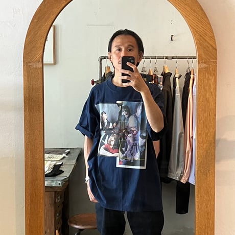 🔸Lサイズ4点のみ🔸 Maybe not tonight T-shirt（ミッドナイトネイビー）: photo by ジョディ浅野