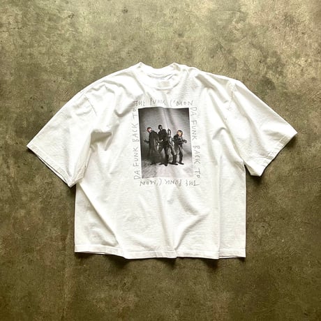 Celebration and Dance ドロップショルダーT-shirt A（ホワイト）  : photo by Junji Ishiguro