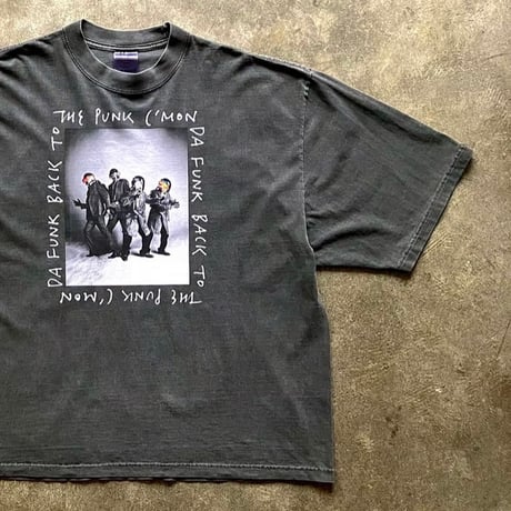 Celebration and Dance ドロップショルダーT-shirt B（シャドウ） : photo by Junji Ishiguro