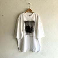 Celebration and Dance ドロップショルダーT-shirt A（ホワイト）  : photo by Junji Ishiguro