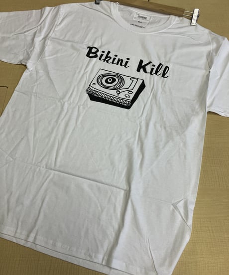 BIKINI KILL : Record Player (ユニセックス 海外輸入バンド アーティスト Tシャツ)  【HV01-T06-02-S～XL】