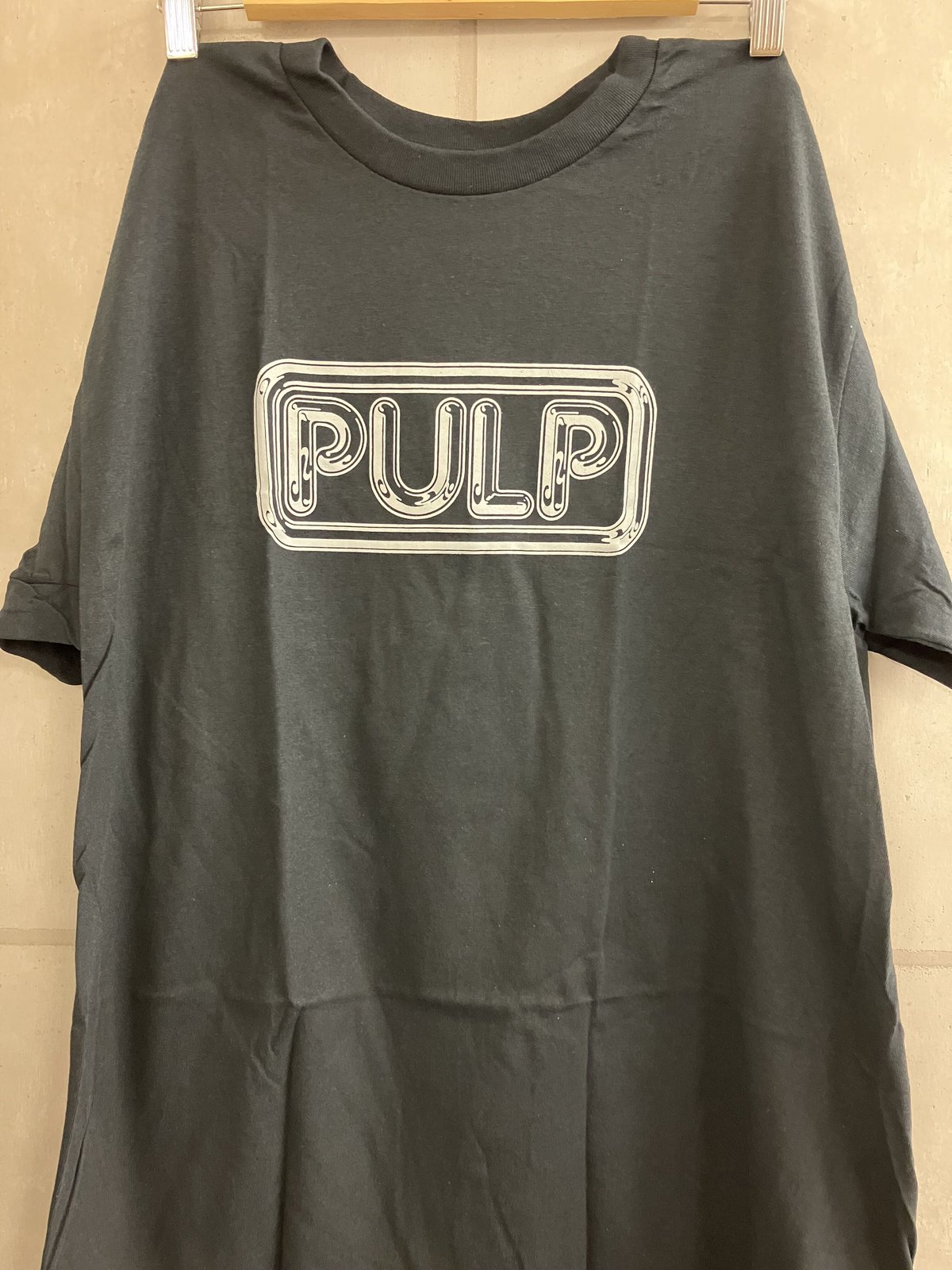 PULP : DIFFERENT CLASS LOGO (ユニセックス 輸入バンド PULP : DIFFERENT CLASS LOGO (ユニセックス 輸入バンド
