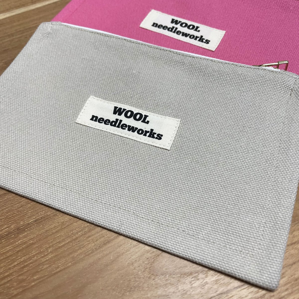 機械刺繍ビーグル フラットポーチ | WOOLneedleworks