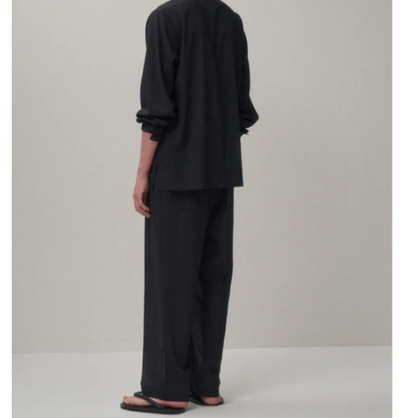ATON   TWIST WOOL GAUZE | TWO TUCKED EASY PANTS   (NAVY)