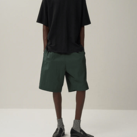 ATON     TRAVEL NYLON | WIDE EASY SHORTS (black)