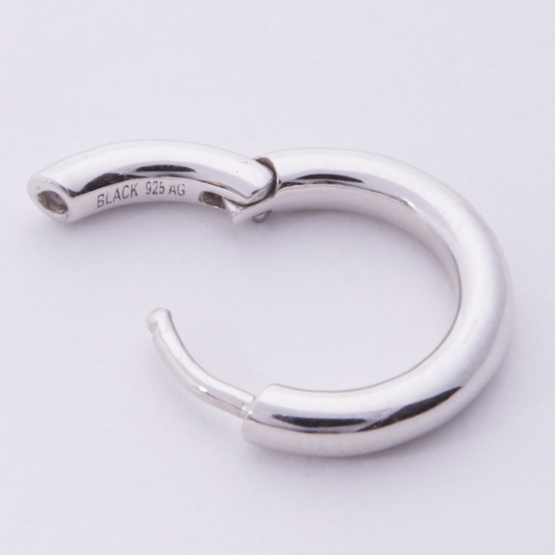 MARIA BLACK Polo Huggie Pierced Earring - SILVE MARIA BLACK Polo Huggie Pierced Earring - SILVE