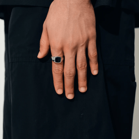 TOM WOOD     Kay Ring Polished Onyx